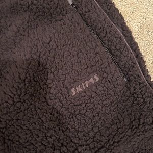 Skims teddy bear jogger. Size small. Never worn. New with tag.